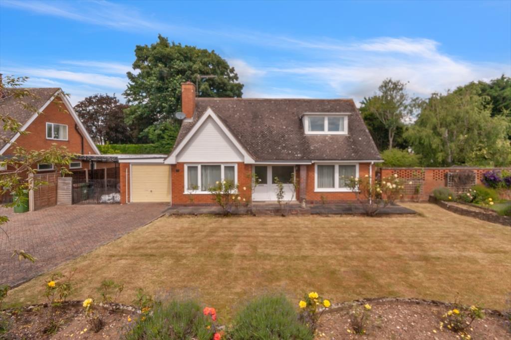 Simon De Montfort Drive, Evesham 3 bed detached house for sale £495,000