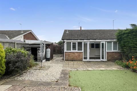 18 Chedgrave Road, Lowestoft, NR33 9DZ