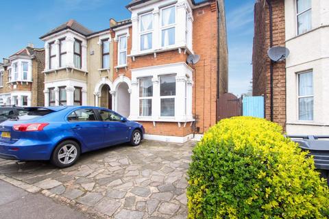 2 bedroom flat to rent, Wellesley Road Ilford