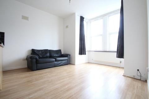 2 bedroom flat to rent, Wellesley Road Ilford