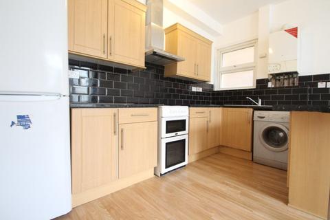 2 bedroom flat to rent, Wellesley Road Ilford