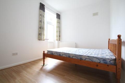 2 bedroom flat to rent, Wellesley Road Ilford