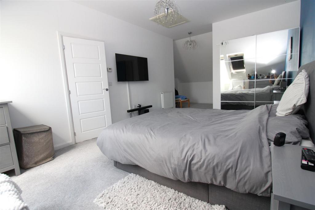 Bedroom 1.jpg