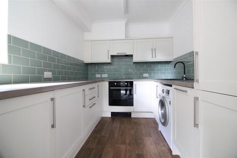 2 bedroom flat to rent, Malmers Well Road, High Wycombe