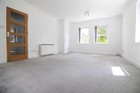2 bedroom flat to rent, Malmers Well Road, High Wycombe