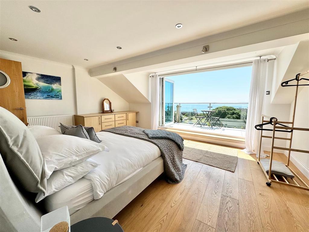 Seaview apartment   bedroom.jpg