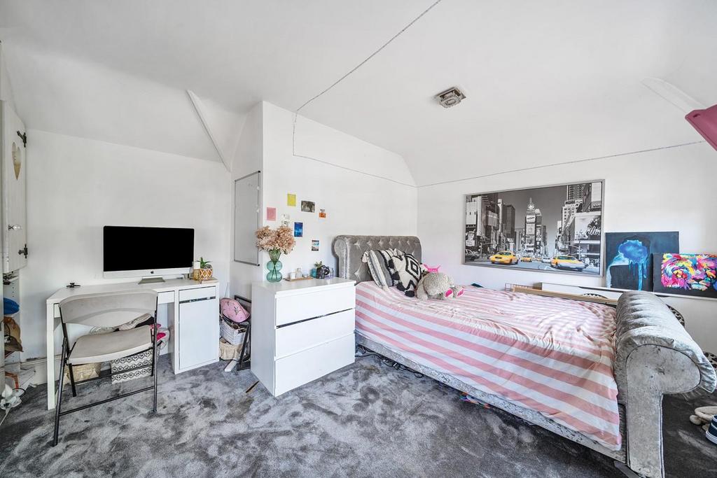 Bedroom 4.jpg