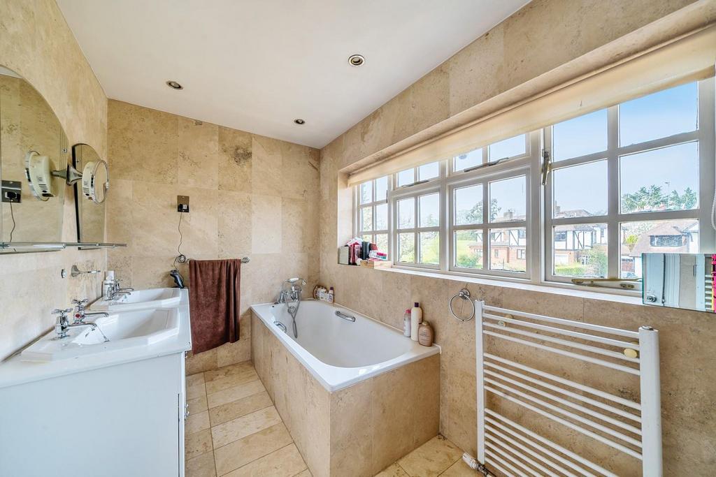 Bathroom 2.jpg