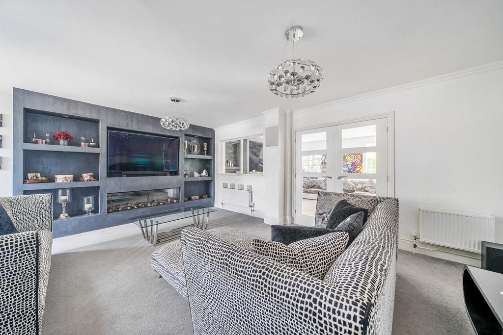 Living room 2.jpg