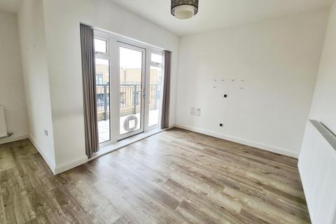 2 bedroom flat for sale, London Road, Wallington