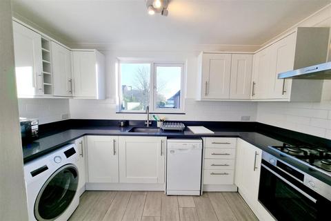 2 bedroom maisonette for sale, Mount Close, Cockfosters, EN4