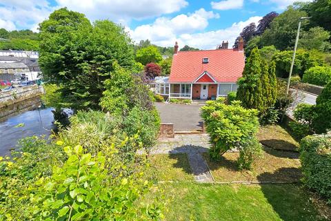 4 bedroom detached house for sale, Dolvin Road, Tavistock