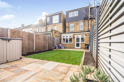 3 bedroom end of terrace house to rent, Prince Georges Avenue, Raynes Park SW20