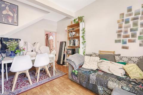 4 bedroom maisonette to rent, Witley Court, London N19