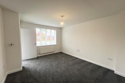 3 bedroom semi-detached house to rent, Balliol Gardens, Evesham