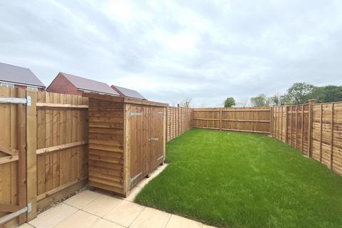 3 bedroom semi-detached house to rent, Balliol Gardens, Evesham