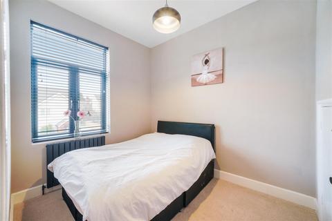 3 bedroom flat for sale, Darwin Road, London W5