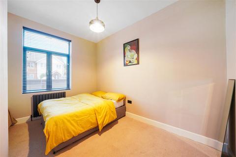 1 bedroom flat for sale, Darwin Road, London W5