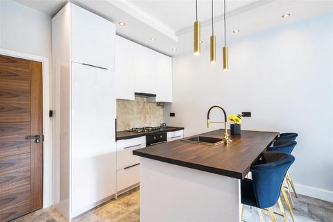 1 bedroom flat for sale, Darwin Road, London W5