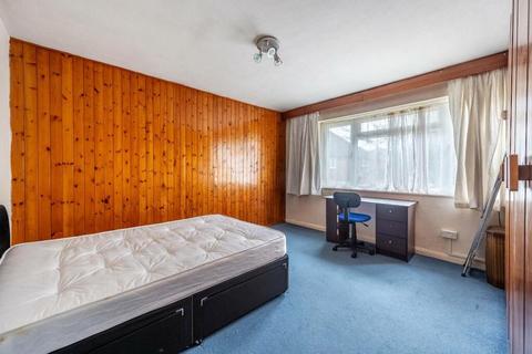 2 bedroom flat for sale, Sterling Avenue, Edgware HA8