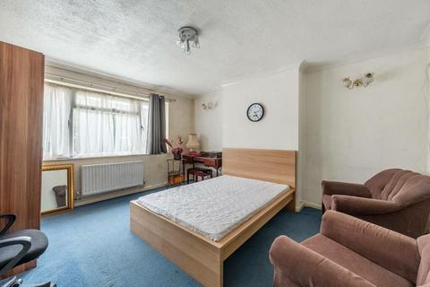 2 bedroom flat for sale, Sterling Avenue, Edgware HA8