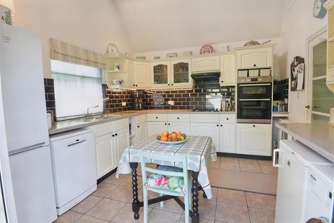 3 bedroom cottage for sale, School Road, Gillingham