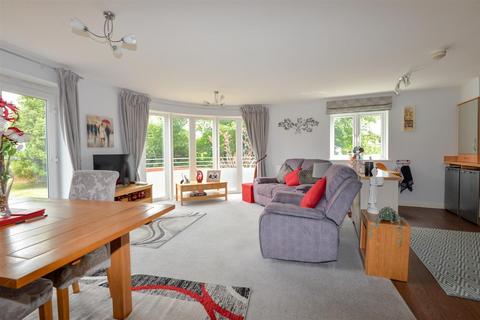 2 bedroom flat for sale, Manley Gardens, Bridgwater TA6