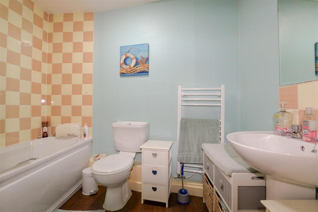 Bathroom 1.jpg