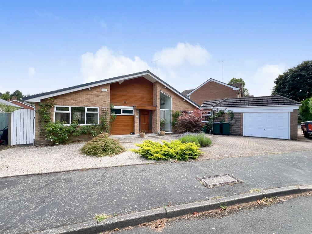 Pinewood Grove, Earlsdon, Coventry, CV5 3 bed detached bungalow for