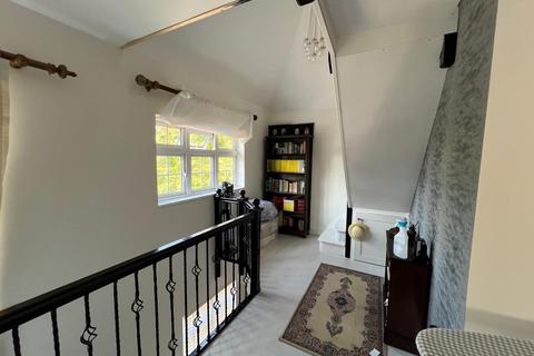 21 Midcroft, Ruislip, HA4 8ER