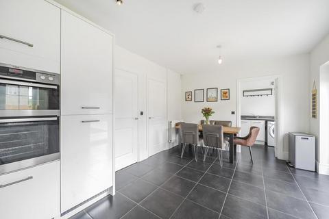 82 Bletchley Road, Horsforth, Leeds, LS18 4FG