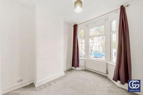 2 bedroom terraced house to rent, Blenheim Road, London, E17