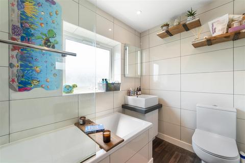 28 Bracken Bank, Ascot, SL5 8HP