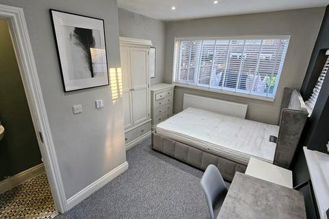 5 bedroom house share to rent, Parrin Lane (En-Suite, BILLS INC), Manchester, Eccles M30