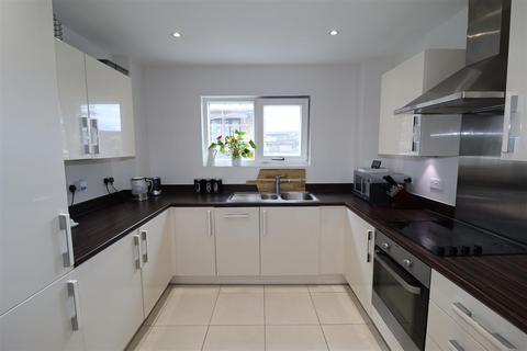 2 bedroom apartment to rent, Reculver Road, Surrey Quays