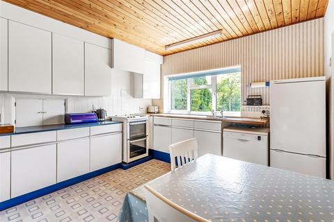 16 Ralliwood Road, Ashtead, KT21 1DE