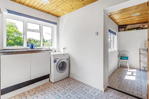 16 Ralliwood Road, Ashtead, KT21 1DE