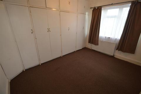 3 bedroom house to rent, Belvedere Avenue, Ilford