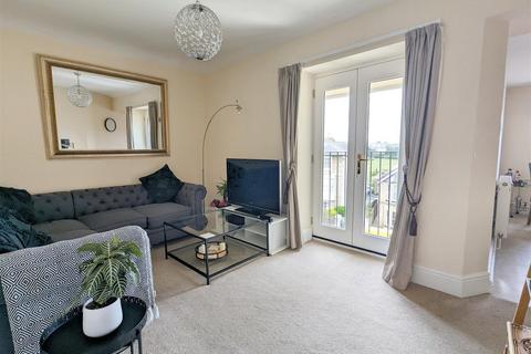2 bedroom apartment to rent, The Strand, Ryde, PO33 1JF