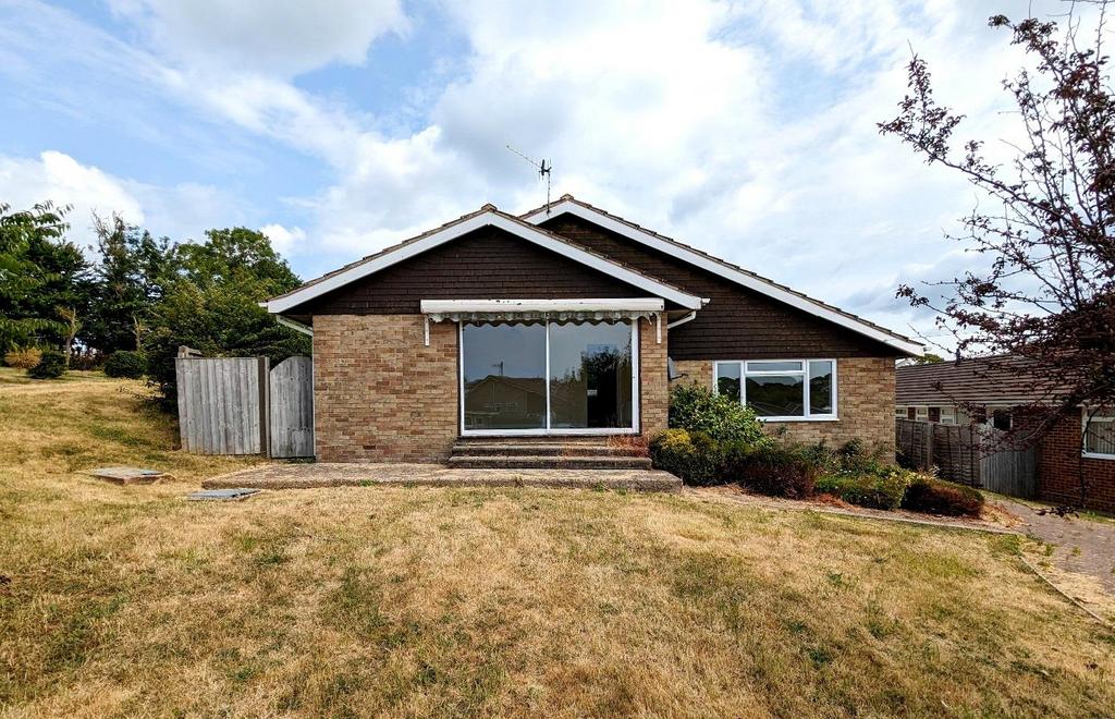 Solent View Road, Seaview, PO34 5HJ 3 bed detached bungalow - £1,550 ...