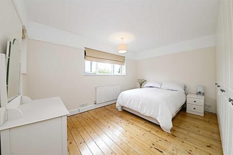 3 bedroom semi-detached house to rent, Raydean Road, New Barnet