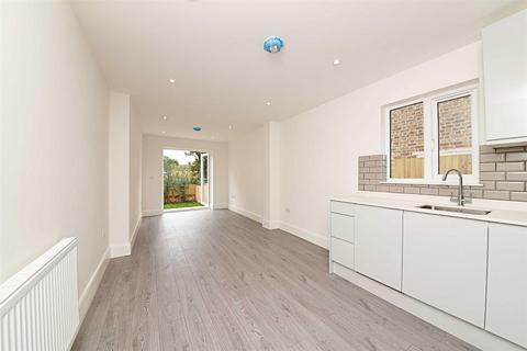 2 bedroom flat to rent, Glebe Road, Finchley