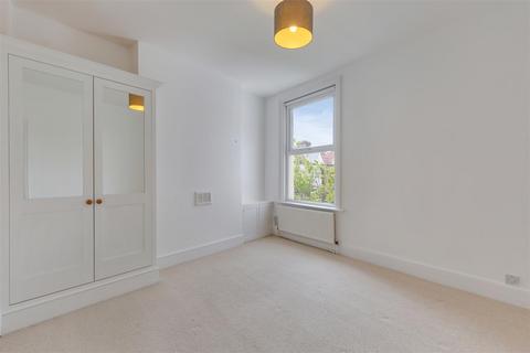 12a Birdhurst Road, London, SW19 2HZ