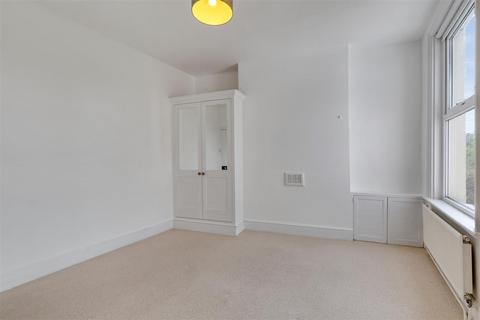 12a Birdhurst Road, London, SW19 2HZ