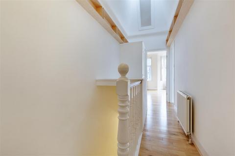 12a Birdhurst Road, London, SW19 2HZ