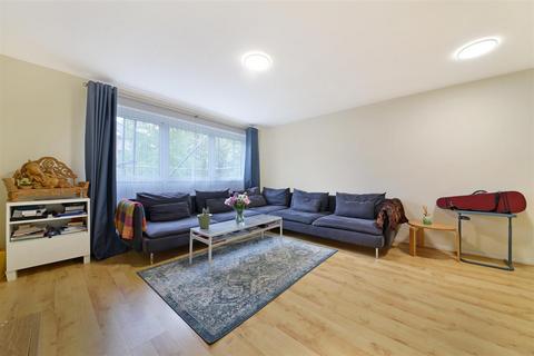 4 bedroom house to rent, Brangwyn Crescent, Colliers Wood SW19