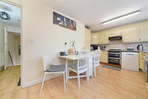 4 bedroom house to rent, Brangwyn Crescent, Colliers Wood SW19