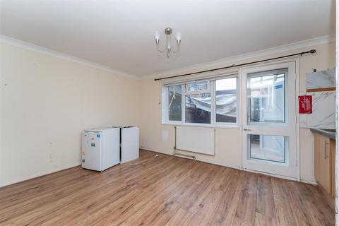 38 Maitland Close, Hounslow, TW4 7DR