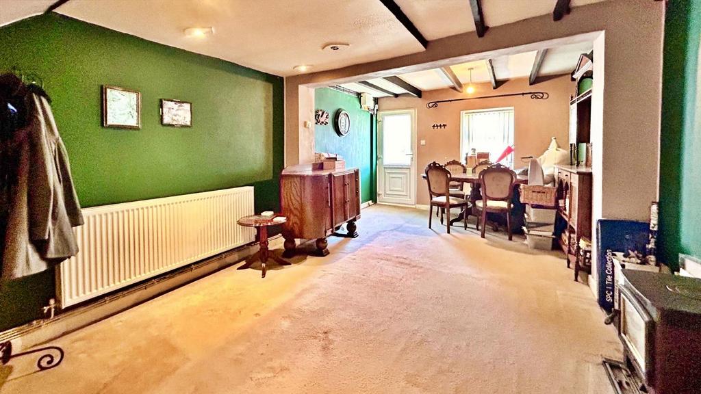 Living Room 2.jpg