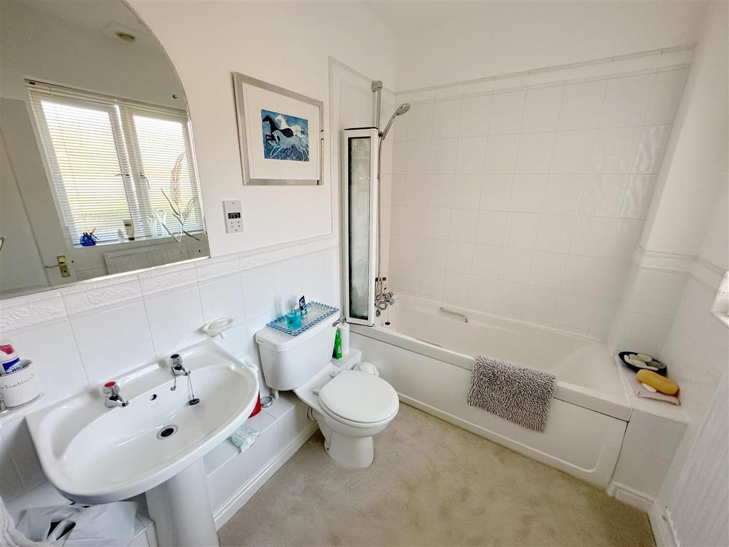 Bathroom.JPG